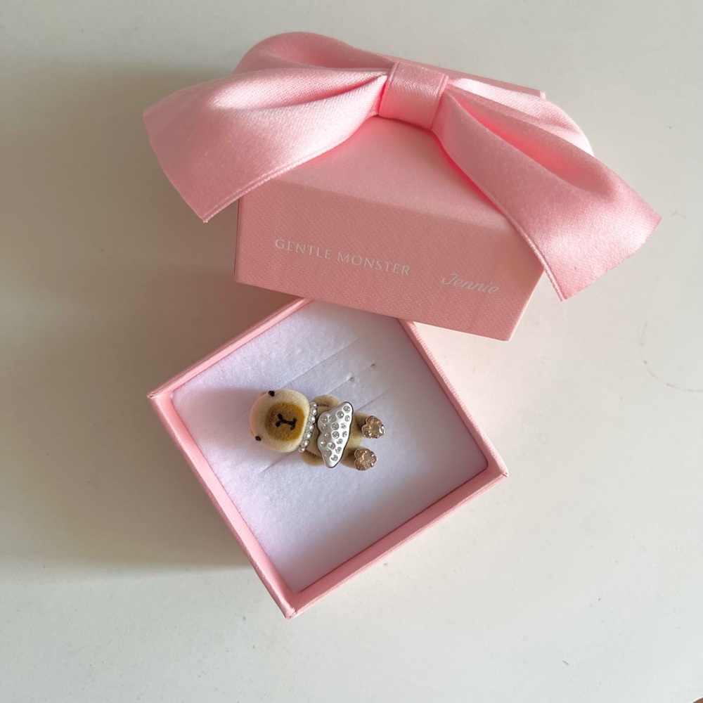 Gentle Monster x Jennie Jentle Salon Capybara Cooing Charm